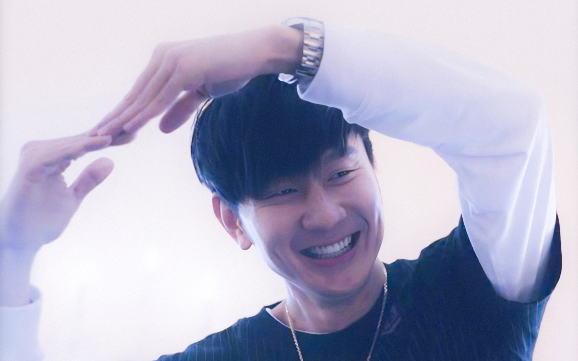 瑞士球迷雪中喝热红酒助威,成全场最靓风景线,瑞士球迷狂欢