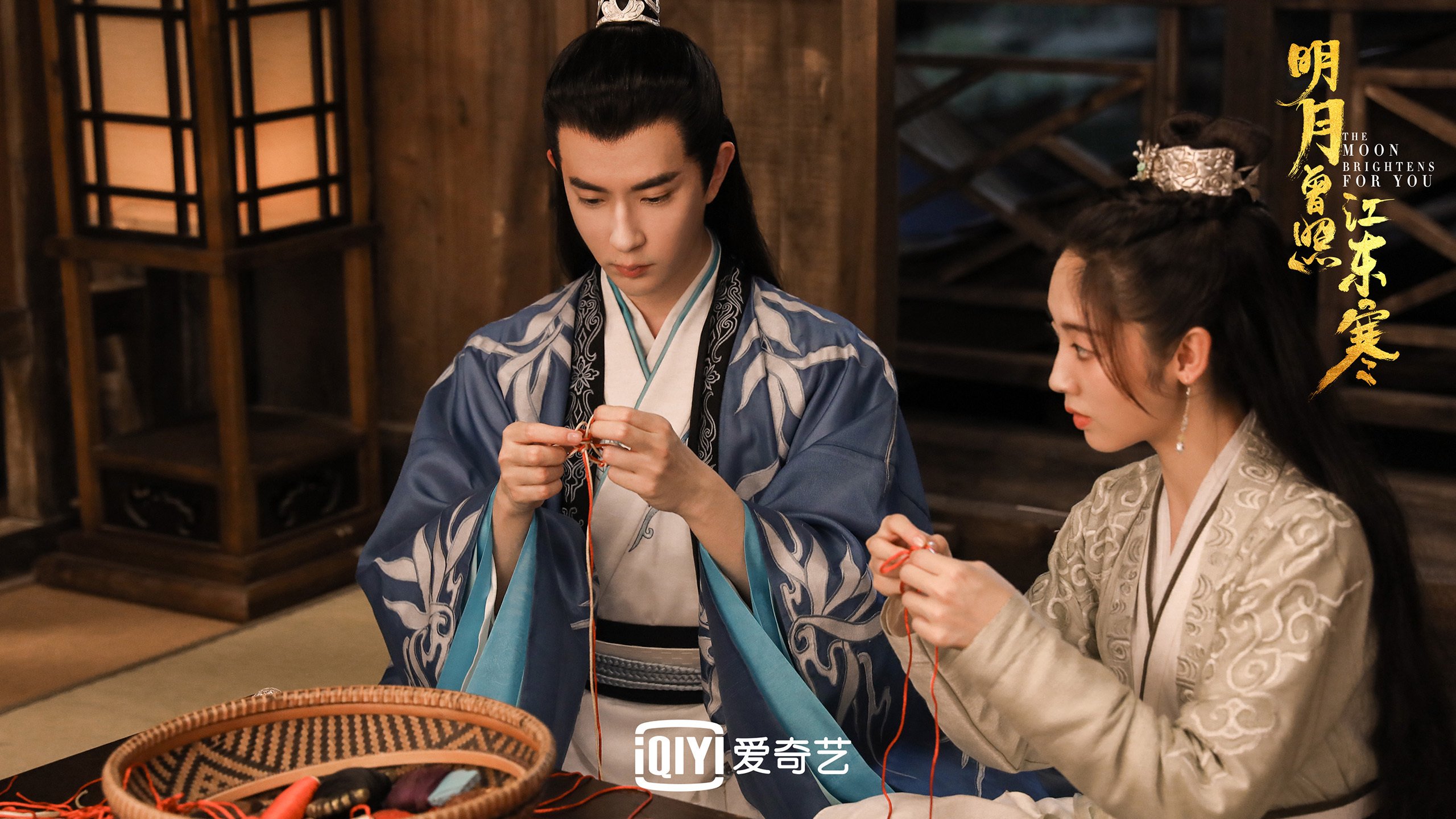 张伟丽与训练师合照展示团队力量，张伟丽 训练